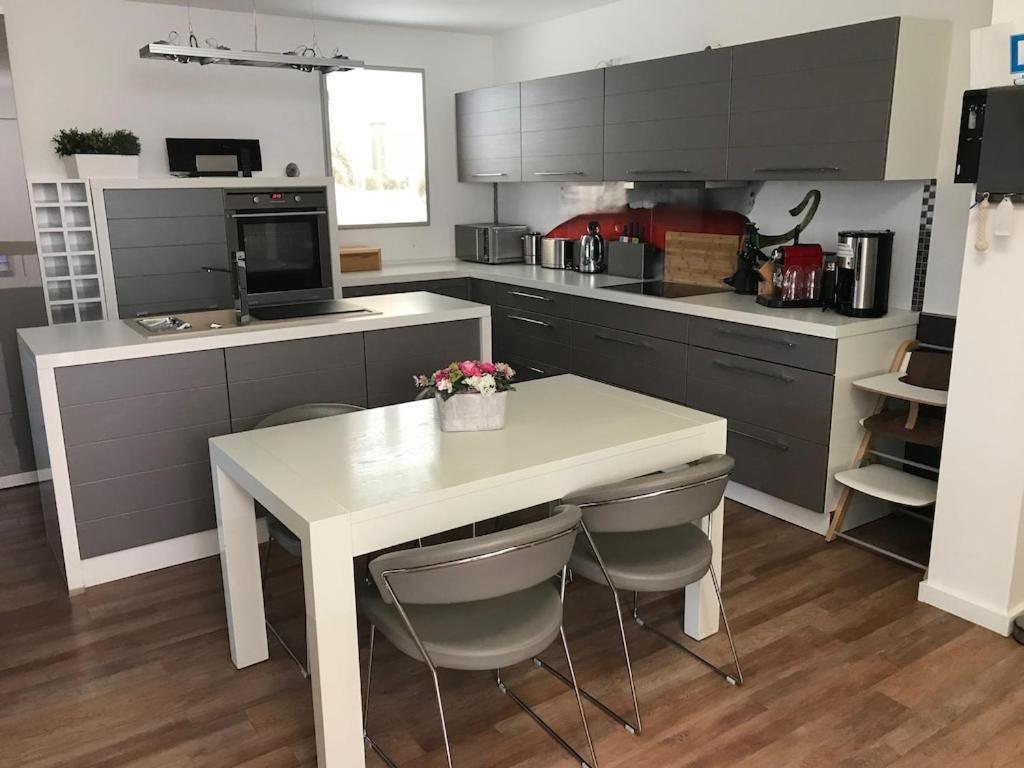 Exclusive Fewo In Warnemuende, 150M To The Beach, 2 Bathrooms, 2 Bedrooms, Sauna, Wifi And Much More. Rostock Dış mekan fotoğraf