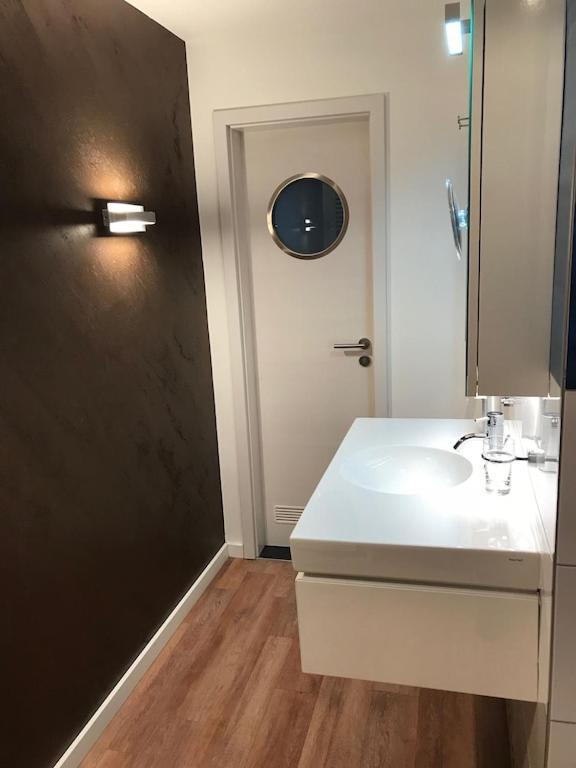 Exclusive Fewo In Warnemuende, 150M To The Beach, 2 Bathrooms, 2 Bedrooms, Sauna, Wifi And Much More. Rostock Dış mekan fotoğraf