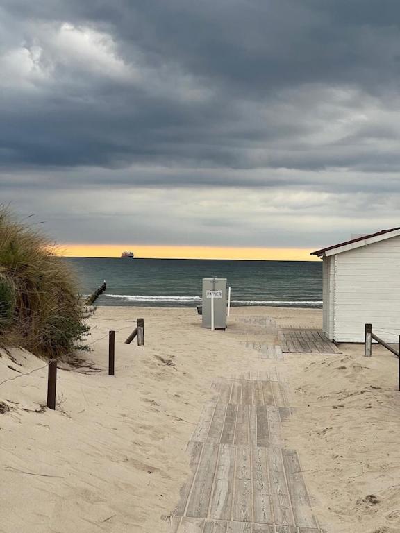 Exclusive Fewo In Warnemuende, 150M To The Beach, 2 Bathrooms, 2 Bedrooms, Sauna, Wifi And Much More. Rostock Dış mekan fotoğraf